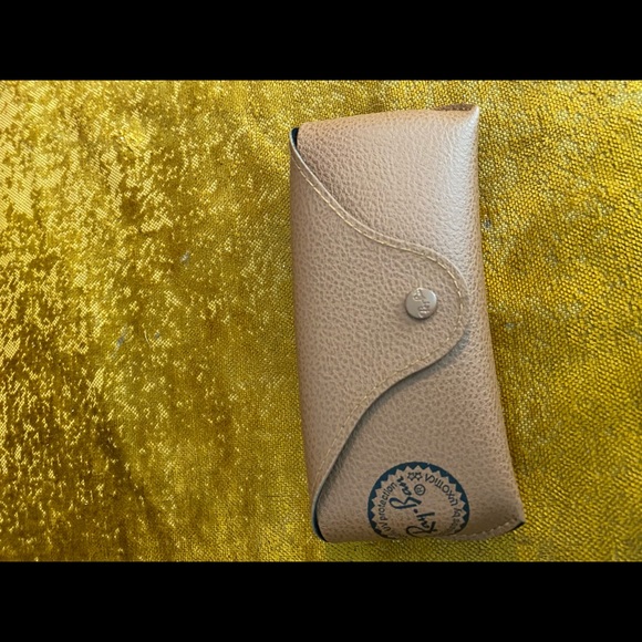 Never worn ray ban sunglasses - Picture 2 of 4